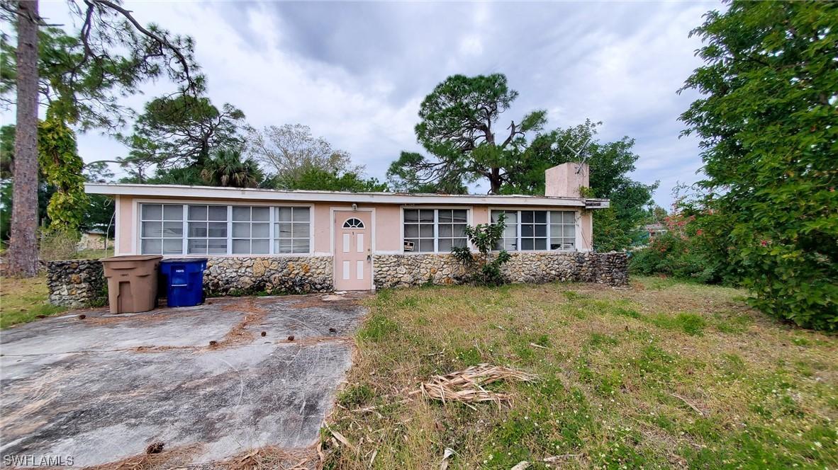 113 Lincoln Ave., Lehigh Acres, FL 33936