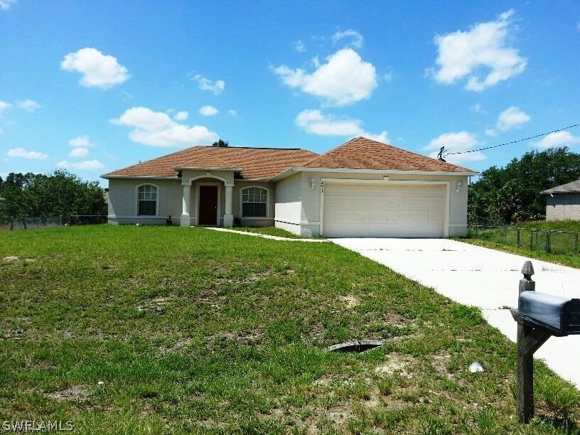 2037 Wanda Ave., Lehigh Acres, FL 33971