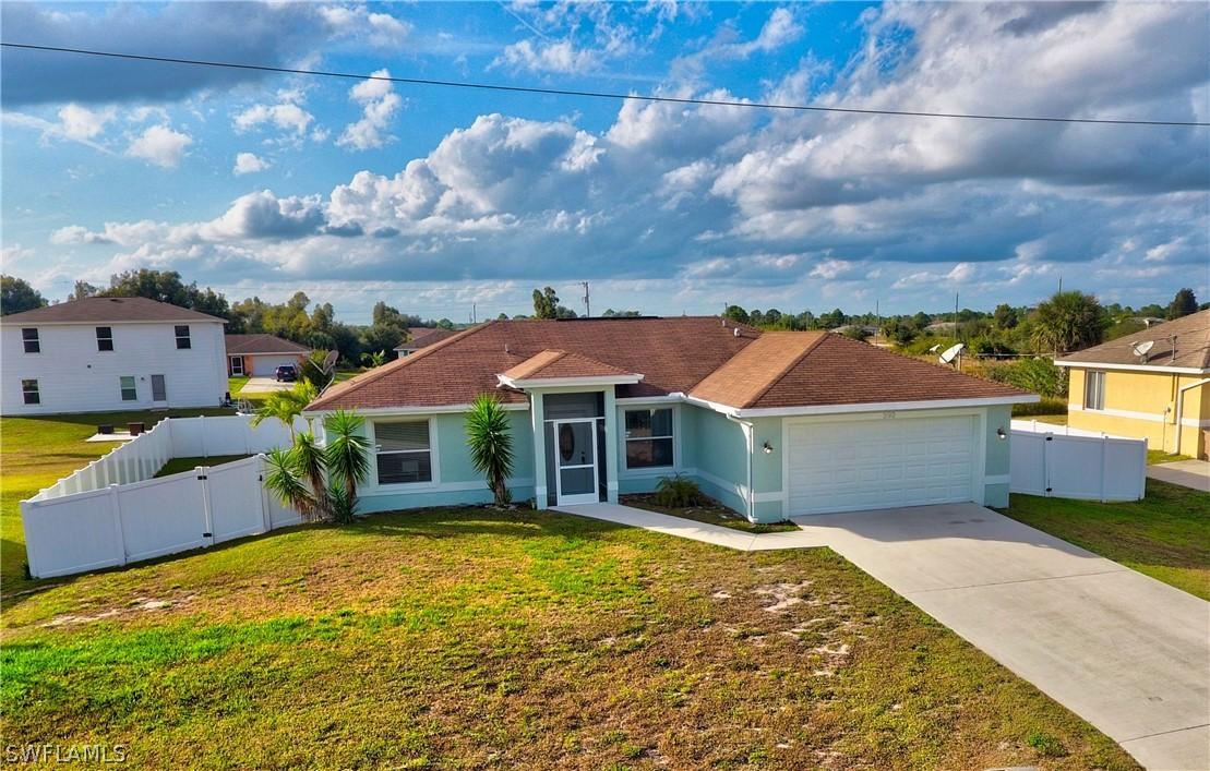 392 Palomar Ave., Lehigh Acres, FL 33974