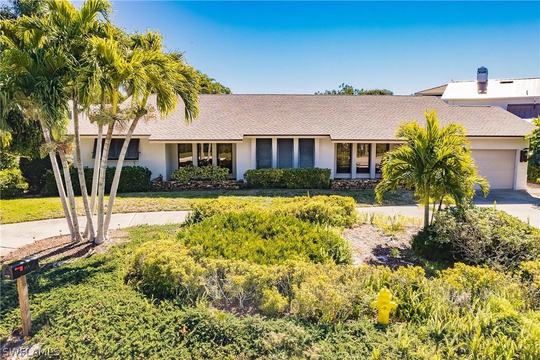 950 Aqua Ln., Fort Myers, FL 33919