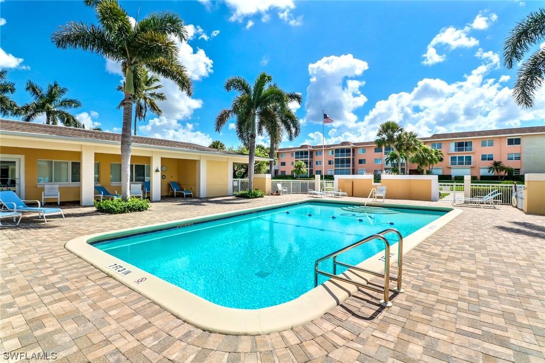 658 12th Ave., Naples, FL 34102