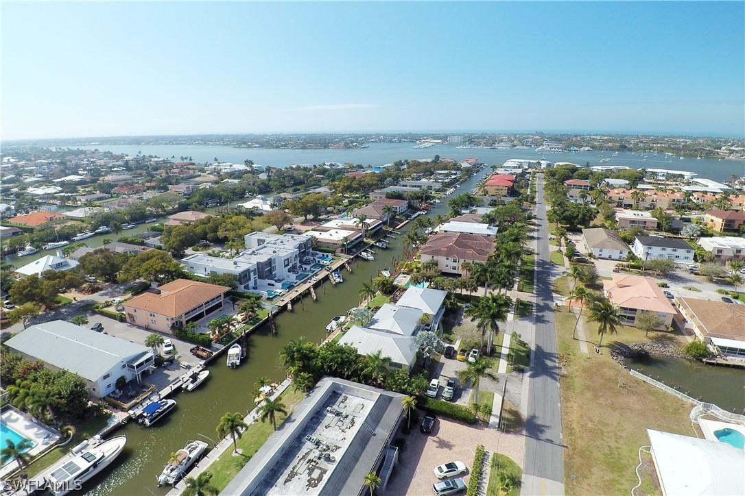 1686 Blue Point Ave. #B4, Naples, FL 34102