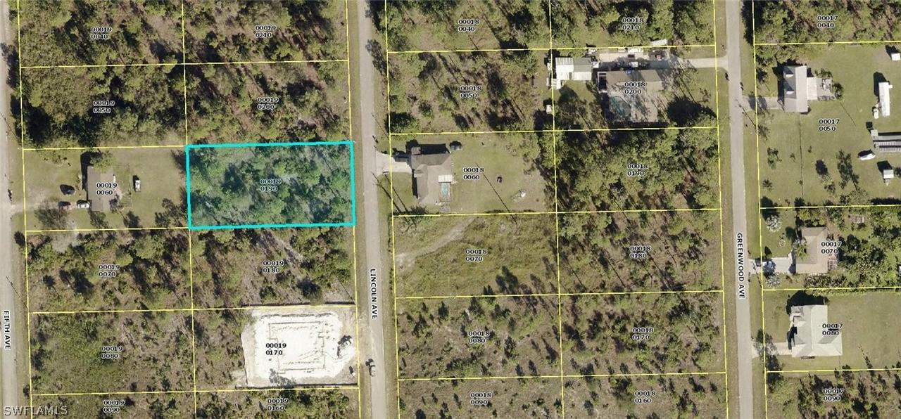 913 Lincoln Ave., Lehigh Acres, FL 33972