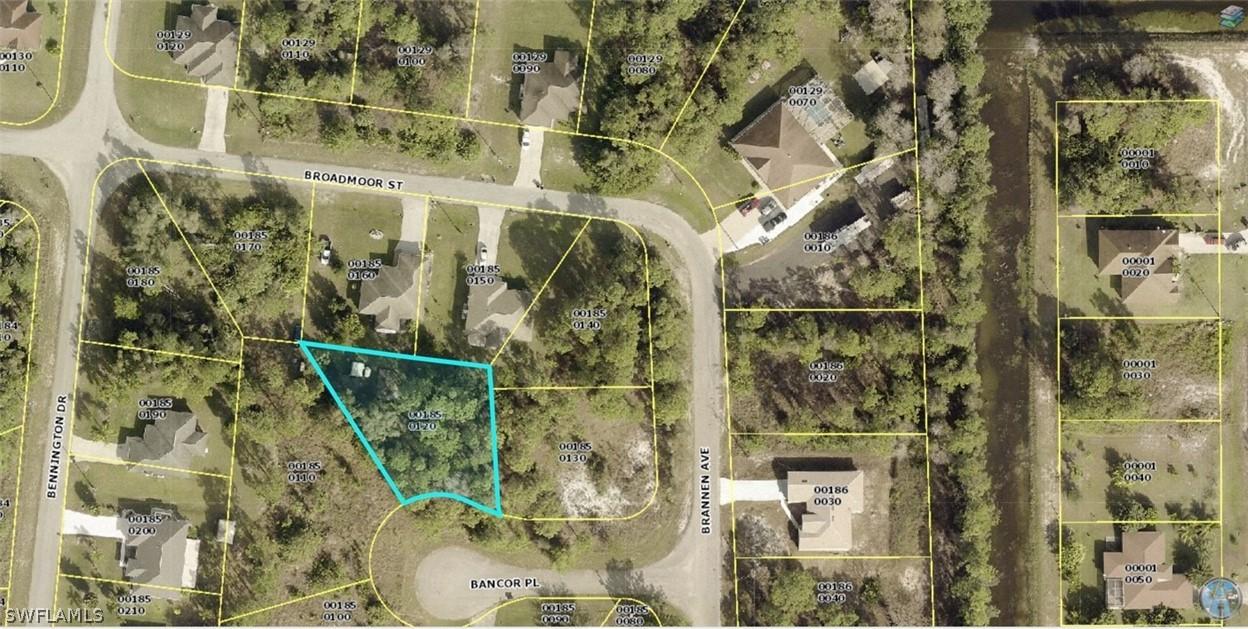 435 Bancor Pl., Lehigh Acres, FL 33974