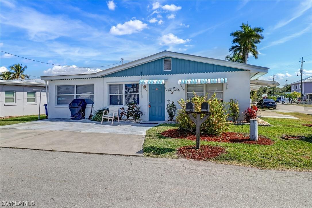 2551 Broadwater St., Matlacha, FL 33993