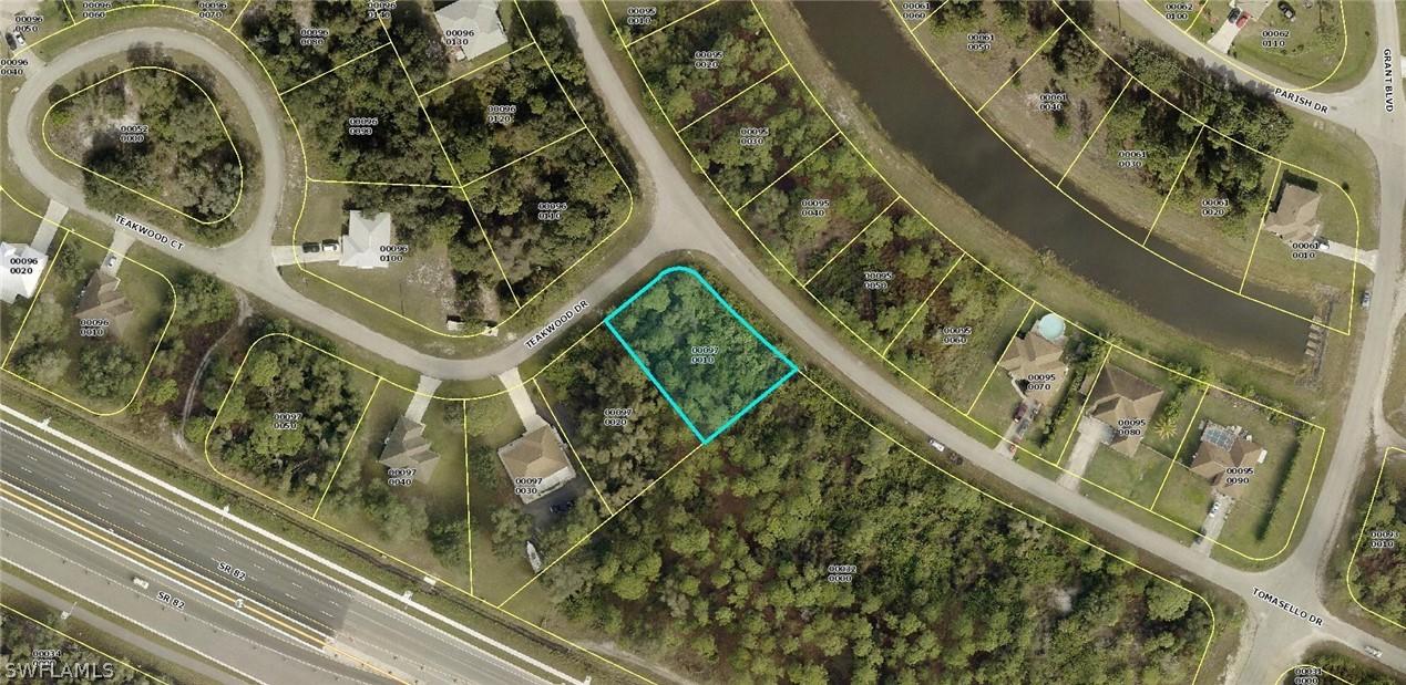 128 Teakwood Dr., Lehigh Acres, FL 33974