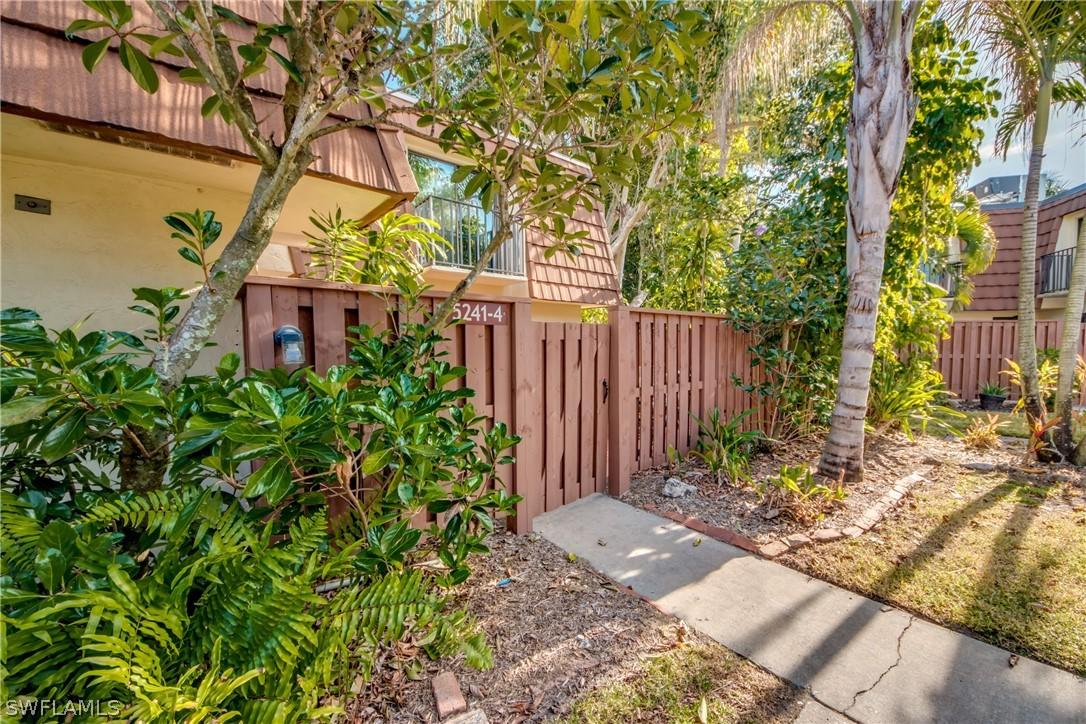 5241 Cedarbend Dr. #4, Fort Myers, FL 33919