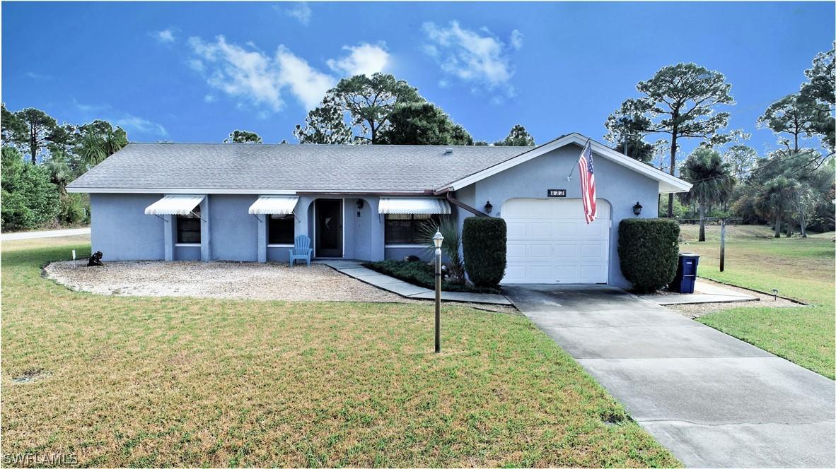 422 Greenwood Ave., Lehigh Acres, FL 33972