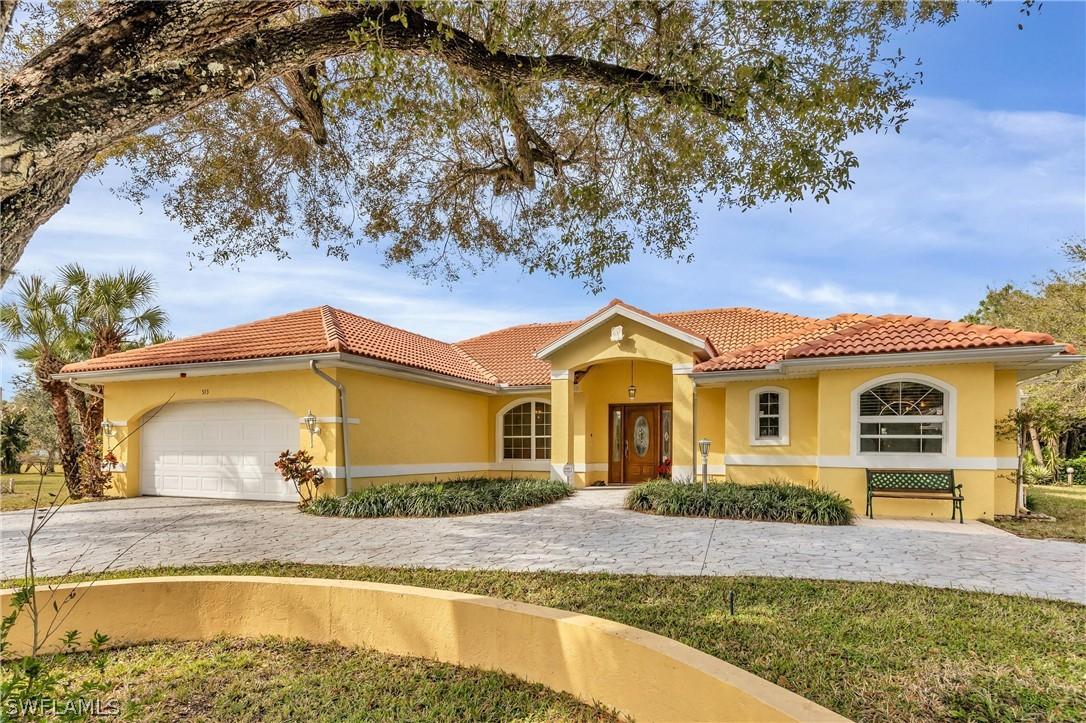 513 Glenn Ave., Lehigh Acres, FL 33972
