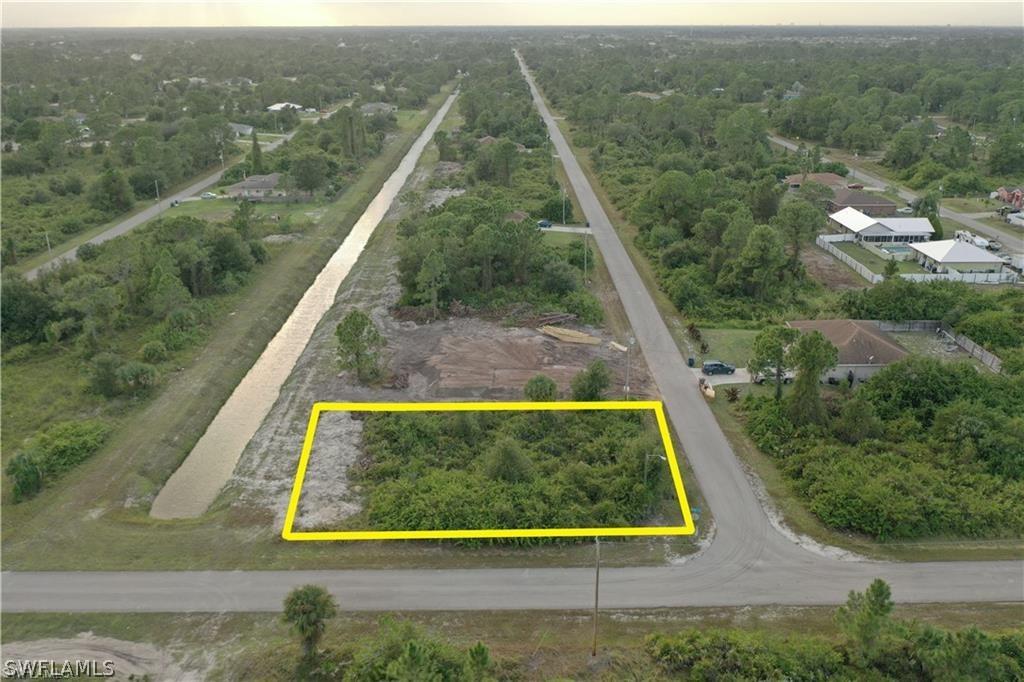 874 Carbon St., Lehigh Acres, FL 33974