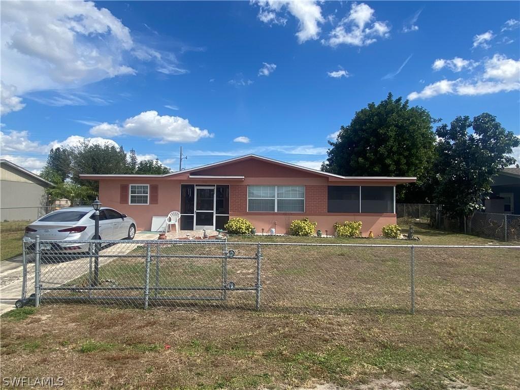 302 Morgan Cir., Lehigh Acres, FL 33936