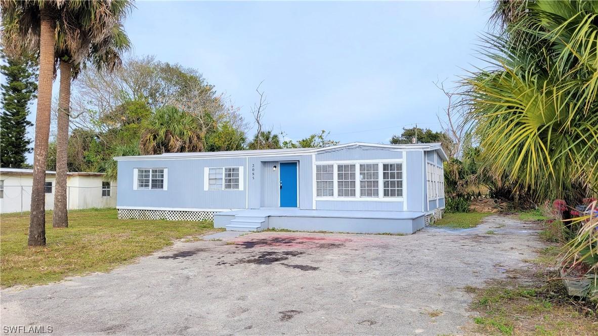 2085 Fountain St., Fort Myers, FL 33916