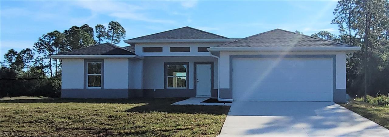 910 Sara Ave., Lehigh Acres, FL 33971