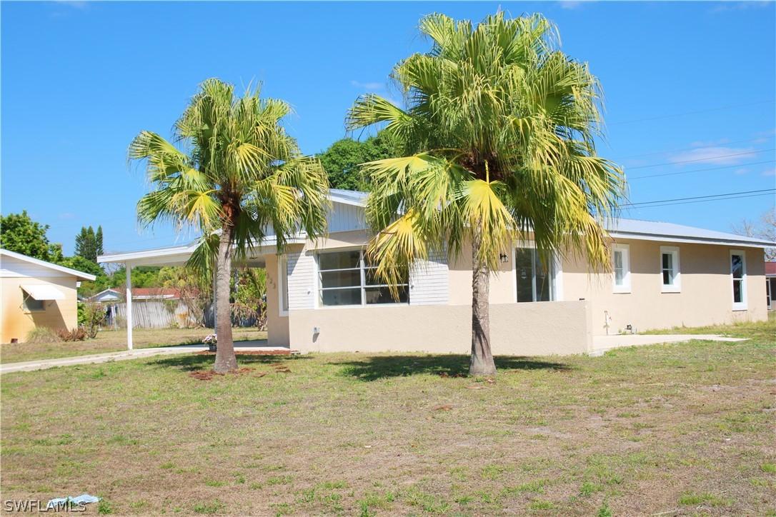 323 Inwood Ave., Lehigh Acres, FL 33936
