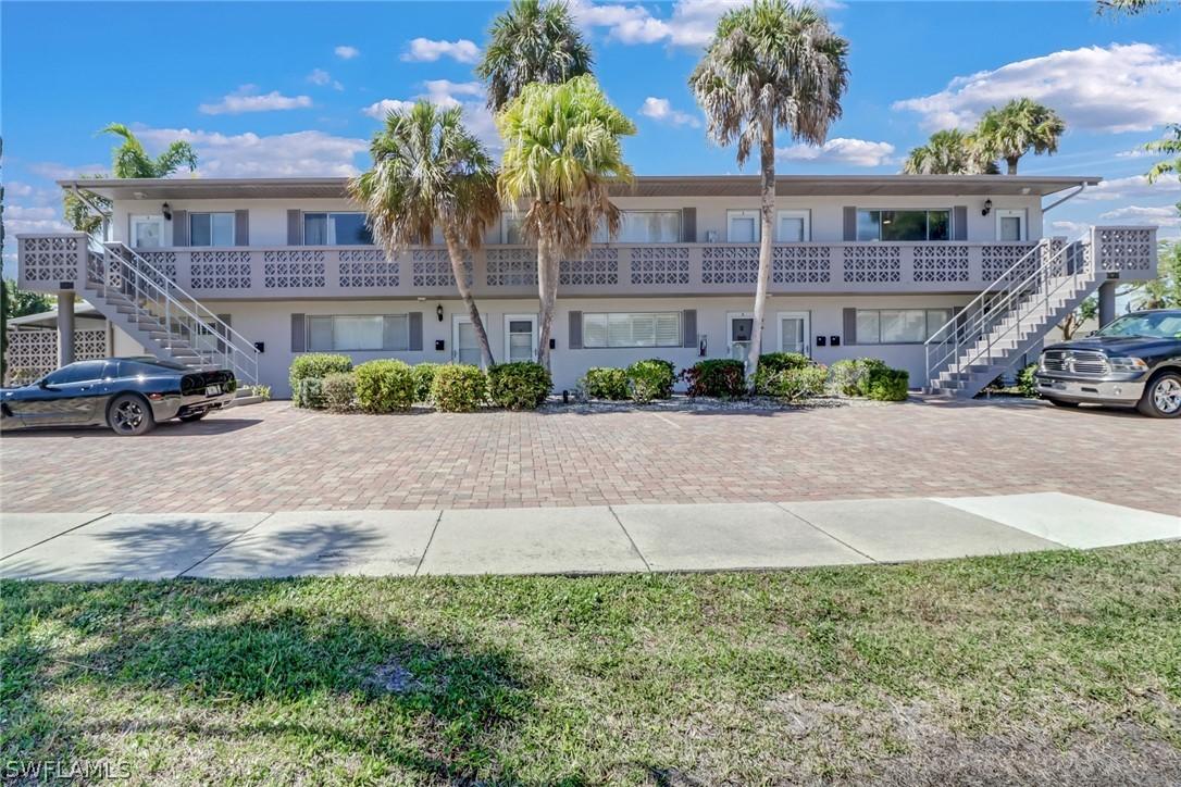 1686 Blue Point Ave. #A6, Naples, FL 34102