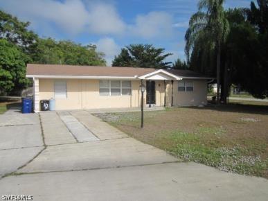 426 Morgan Cir., Lehigh Acres, FL 33936