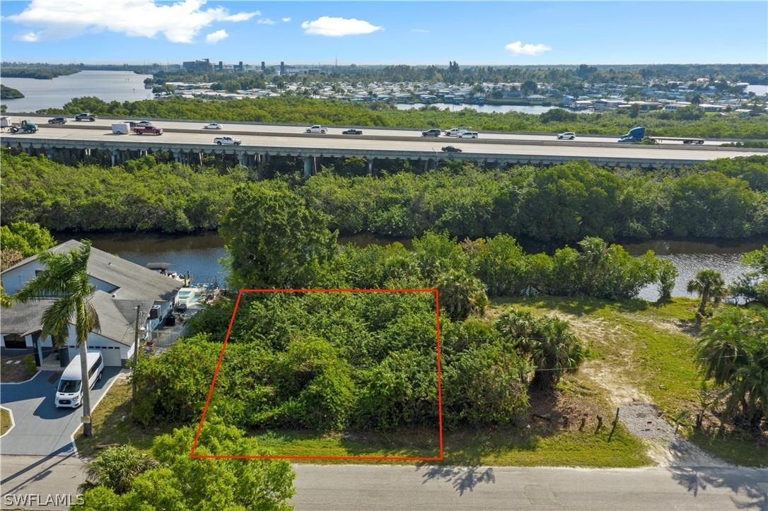 97 Schneider Dr., Fort Myers, FL 33905