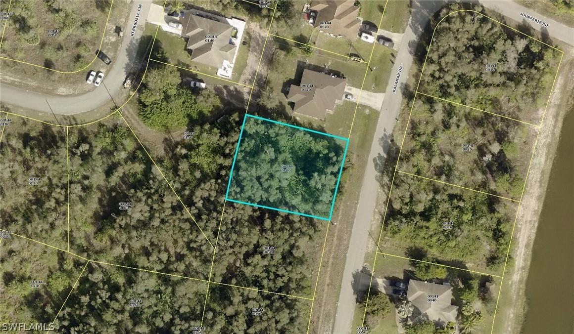 712 Kalamar Dr., Lehigh Acres, FL 33974