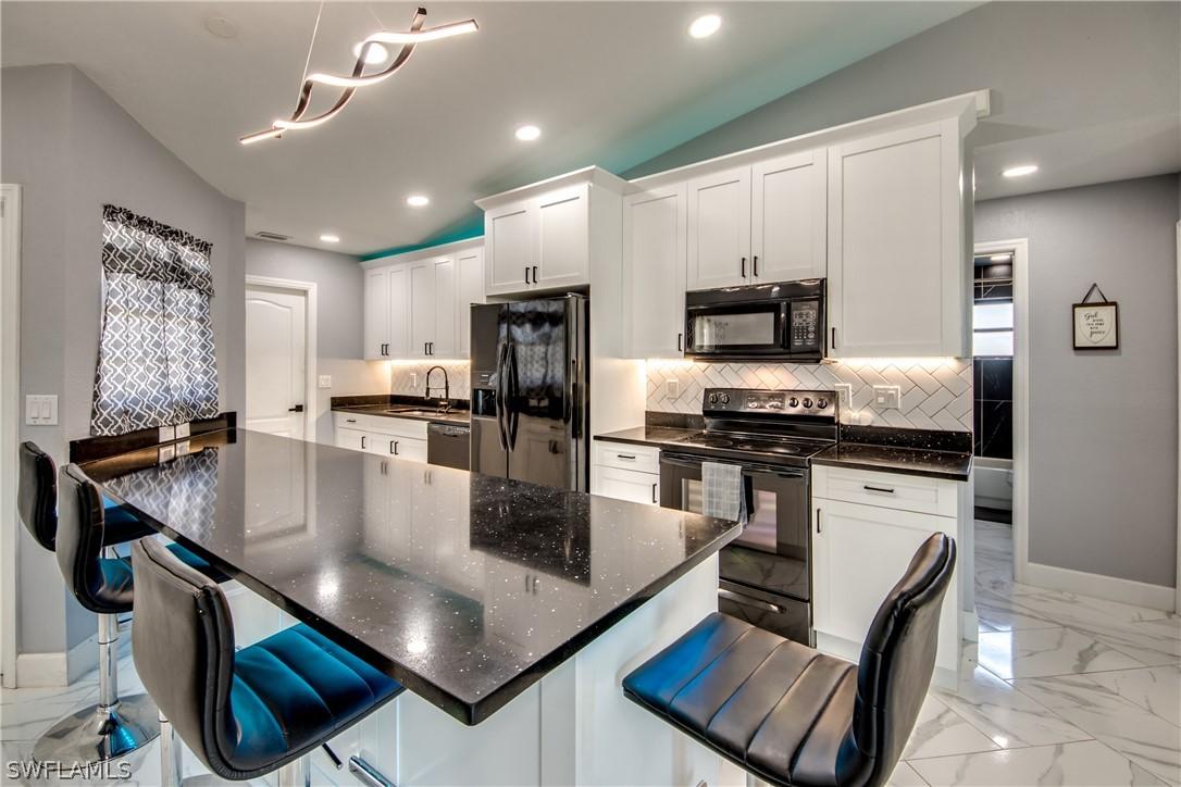 423 NE Juanita Pl., Cape Coral, FL 33909