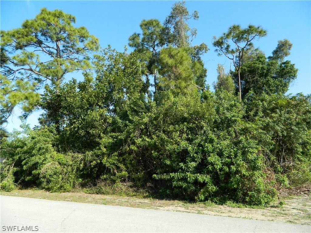 8121 Harrisburg Dr., Fort Myers, FL 33967