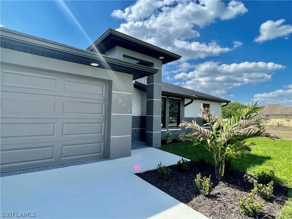 1302 NE 2nd Pl., Cape Coral, FL 33909