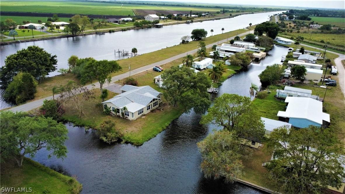 1738 Riverside Dr., Moore Haven, FL 33471