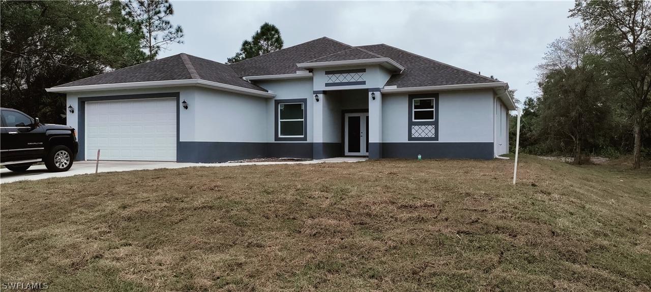 816 Lincoln Ave., Lehigh Acres, FL 33972