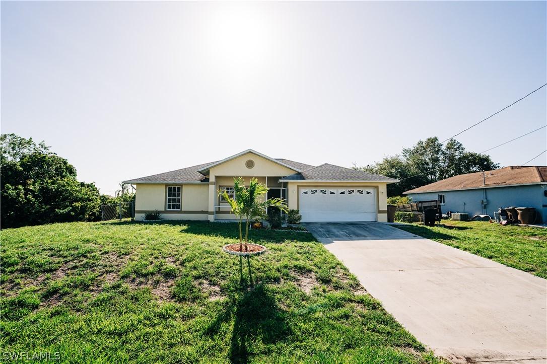 914 Apple Ave., Lehigh Acres, FL 33971