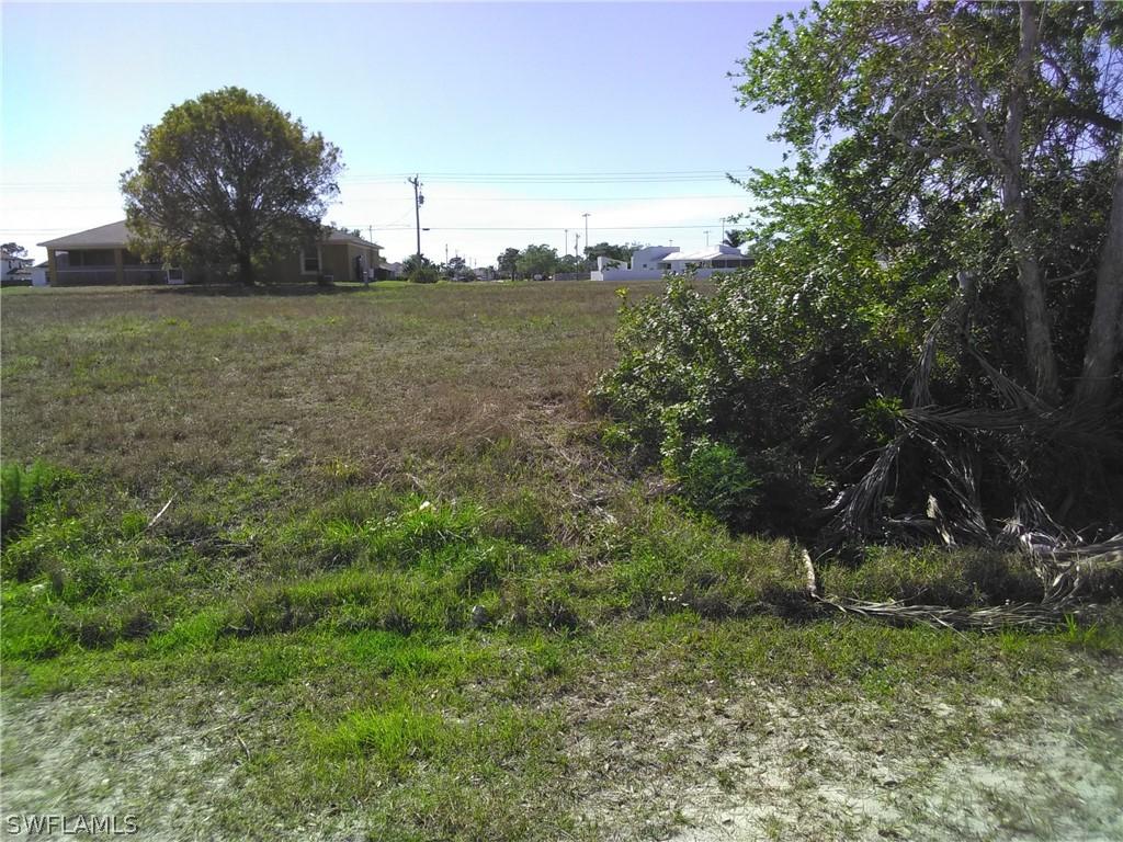 928 NW 15th Pl., Cape Coral, FL 33993