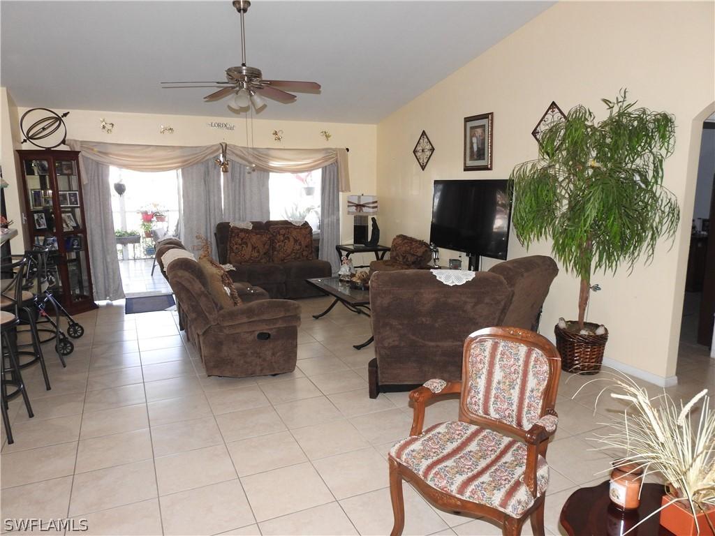1811 NW 14th Pl., Cape Coral, FL 33993