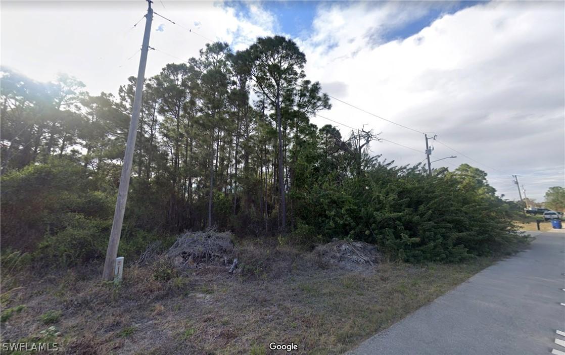 2906 Wanda Ave., Lehigh Acres, FL 33976