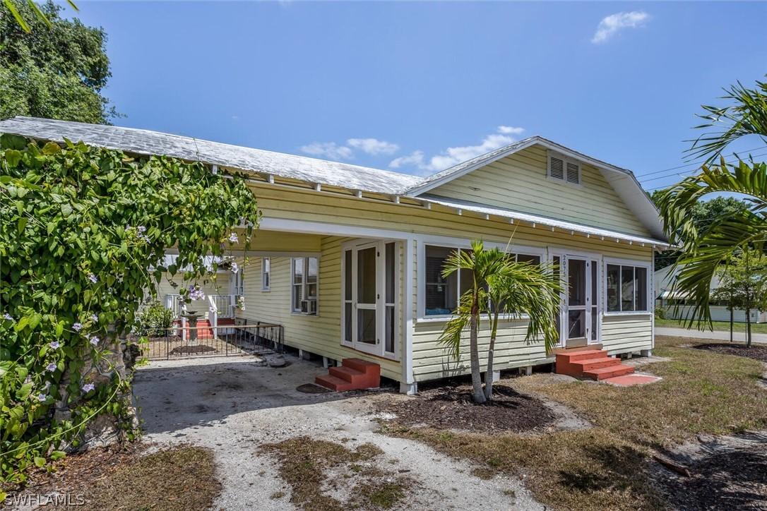 2075 Jeffcott St., Fort Myers, FL 33901