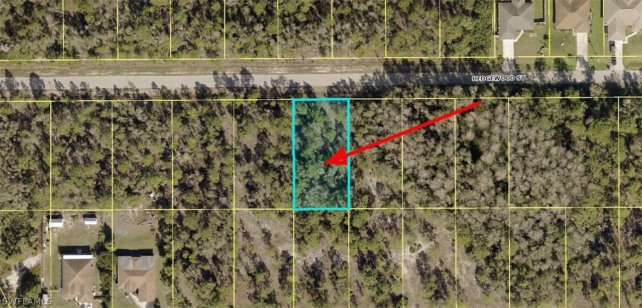 420 Hedgewood St., Lehigh Acres, FL 33974