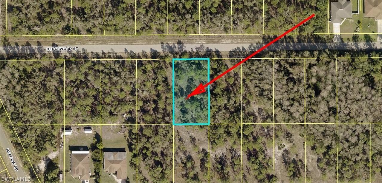 418 Hedgewood St., Lehigh Acres, FL 33974