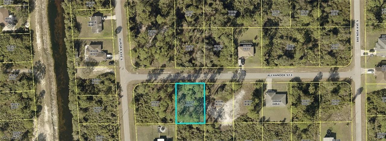 910 Alexander St., Lehigh Acres, FL 33974