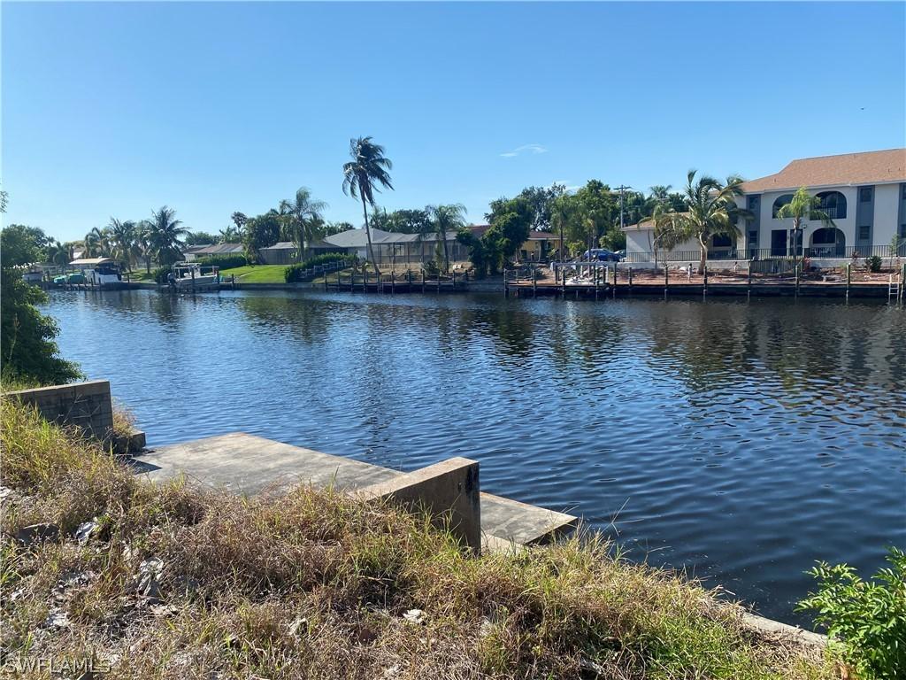 1523 SE 36th Ter., Cape Coral, FL 33904