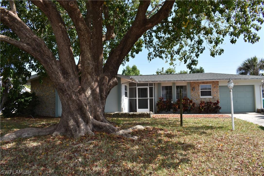 910 SE 27th Ter., Cape Coral, FL 33904