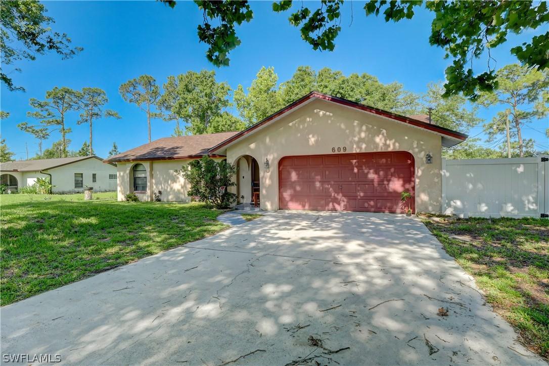 609 Greenwood Ave., Lehigh Acres, FL 33972