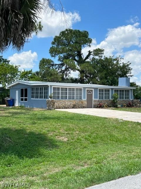 113 Lincoln Ave., Lehigh Acres, FL 33936