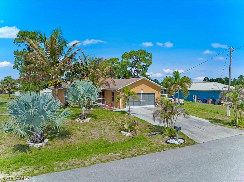914 Mary Ave., Lehigh Acres, FL 33974