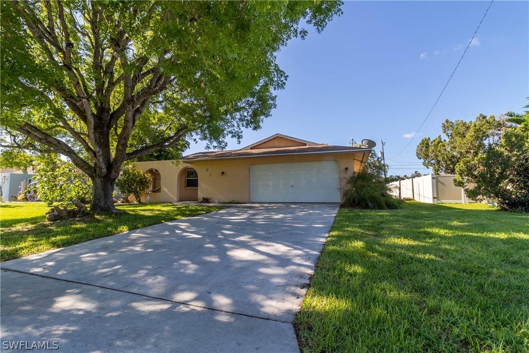922 SE 25th Ln., Cape Coral, FL 33904