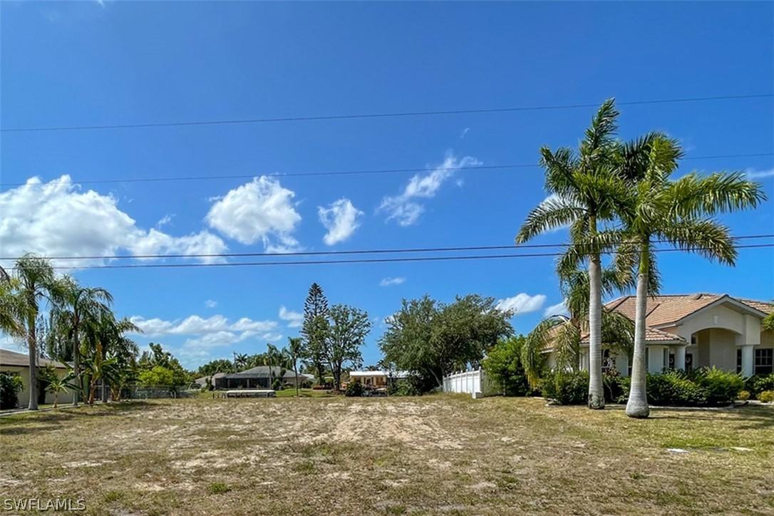 144 Kamal Pkwy., Cape Coral, FL 33904