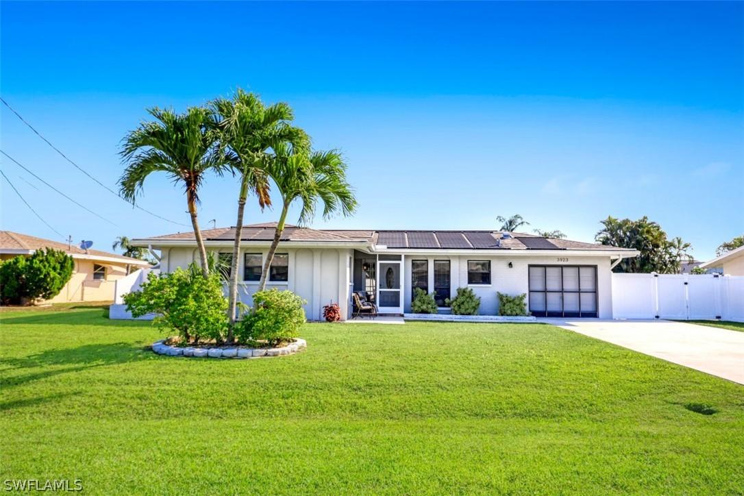 3923 SE 9th Ct., Cape Coral, FL 33904