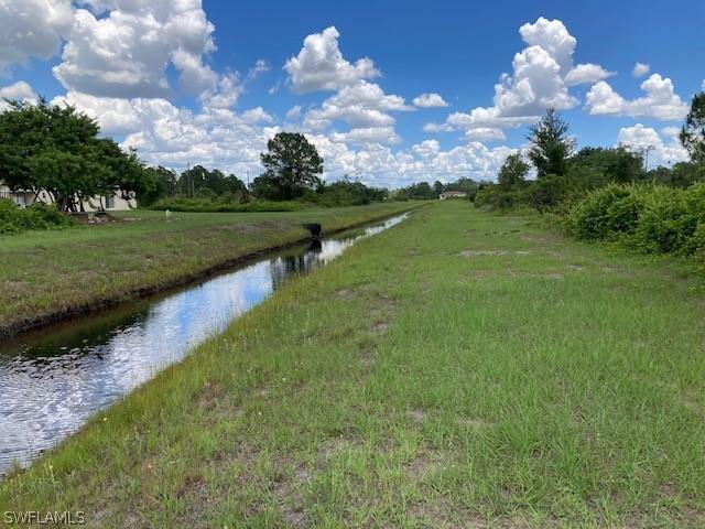 527 Trinity St., Lehigh Acres, FL 33974