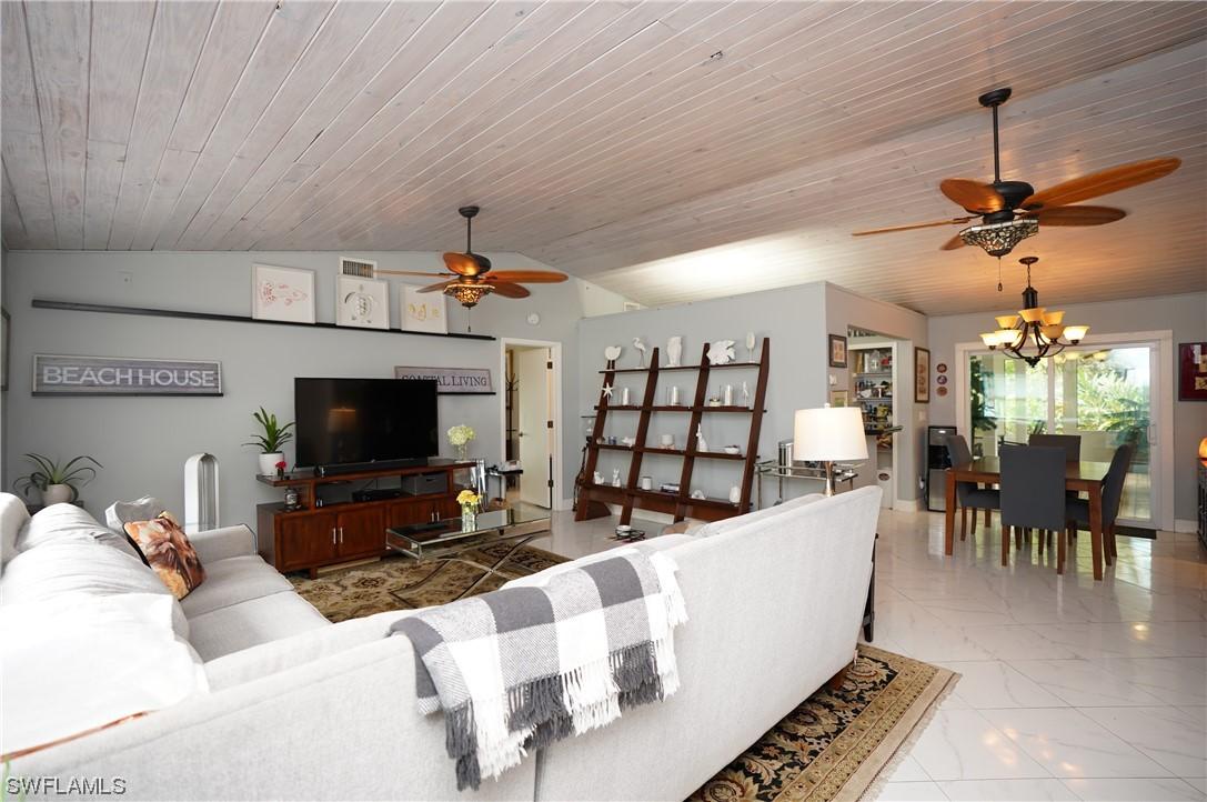 5611 English Oaks Ln., Naples, FL