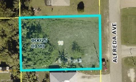 915 Alfreda Ave., Lehigh Acres, FL 33971