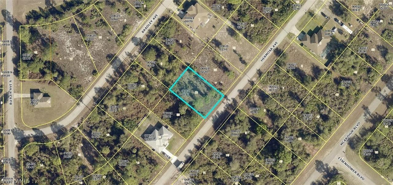 352 Hermosa Ave., Lehigh Acres, FL 33974