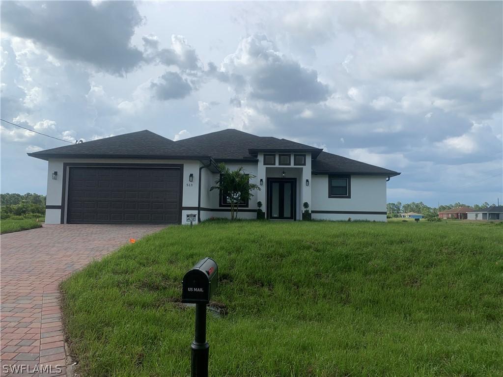 513 Raintree Ct., Lehigh Acres, FL 33974