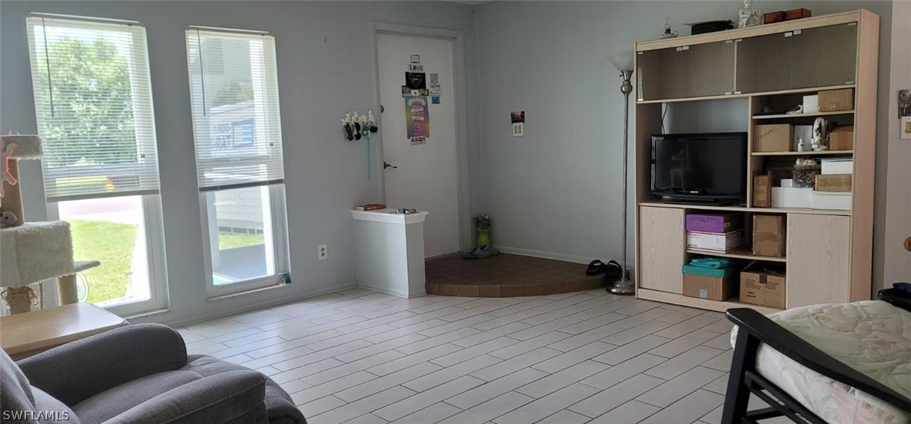 1424 SE 15th St., Cape Coral, FL 33990