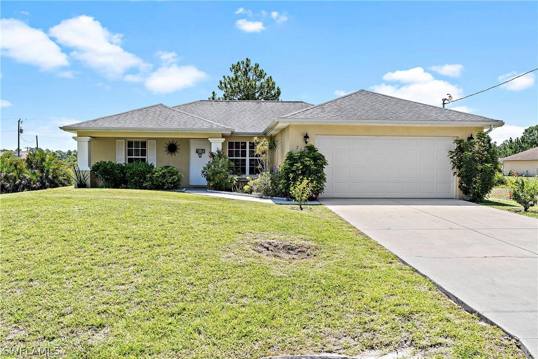 719 Peacock Ave., Lehigh Acres, FL 33974